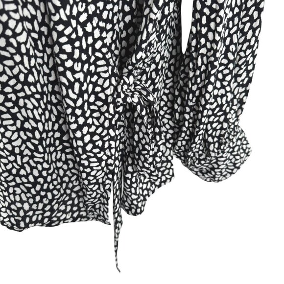 Talbots Wrap Top 2X Black White Printed Long Sleeve Viscose NWT TP-3557 - Picture 4 of 9